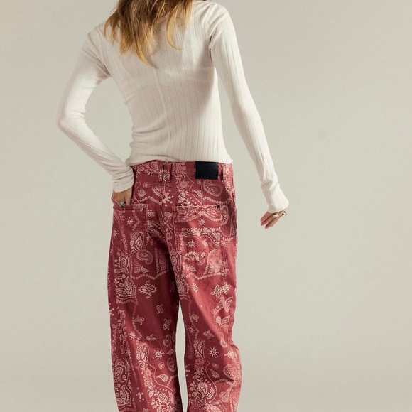 We The Free Good Luck Printed
Barrel Jeans Rust Bandana Size 31
NWOT - Picture 2 of 9